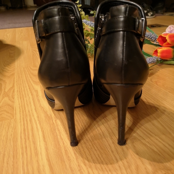 BCBGeneration Benci Quilted Black Ankle Booties - Picture 9 of 16